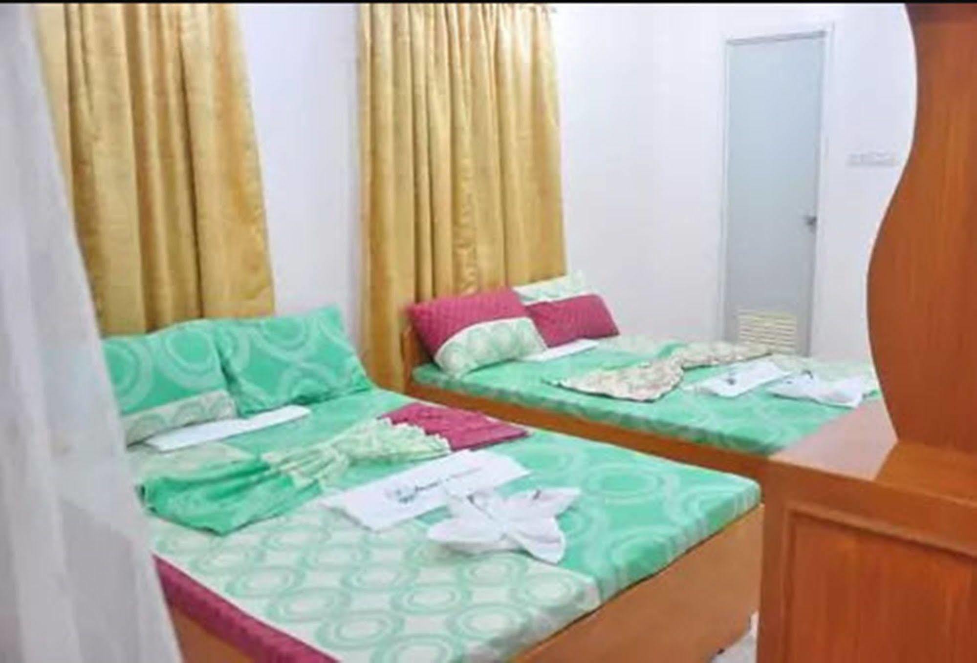 Apartelle De Francesca Puerto Galera Extérieur photo