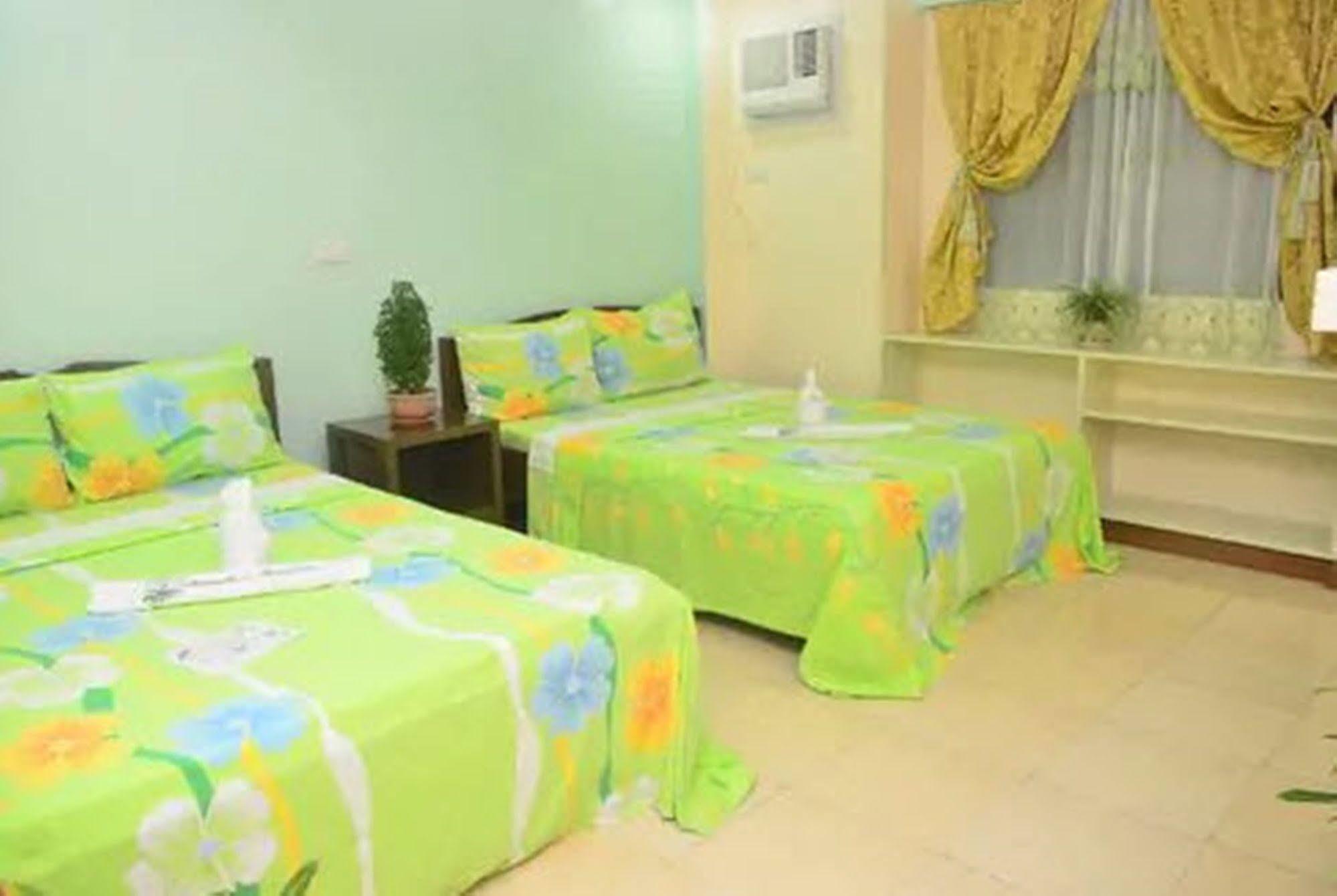 Apartelle De Francesca Puerto Galera Extérieur photo