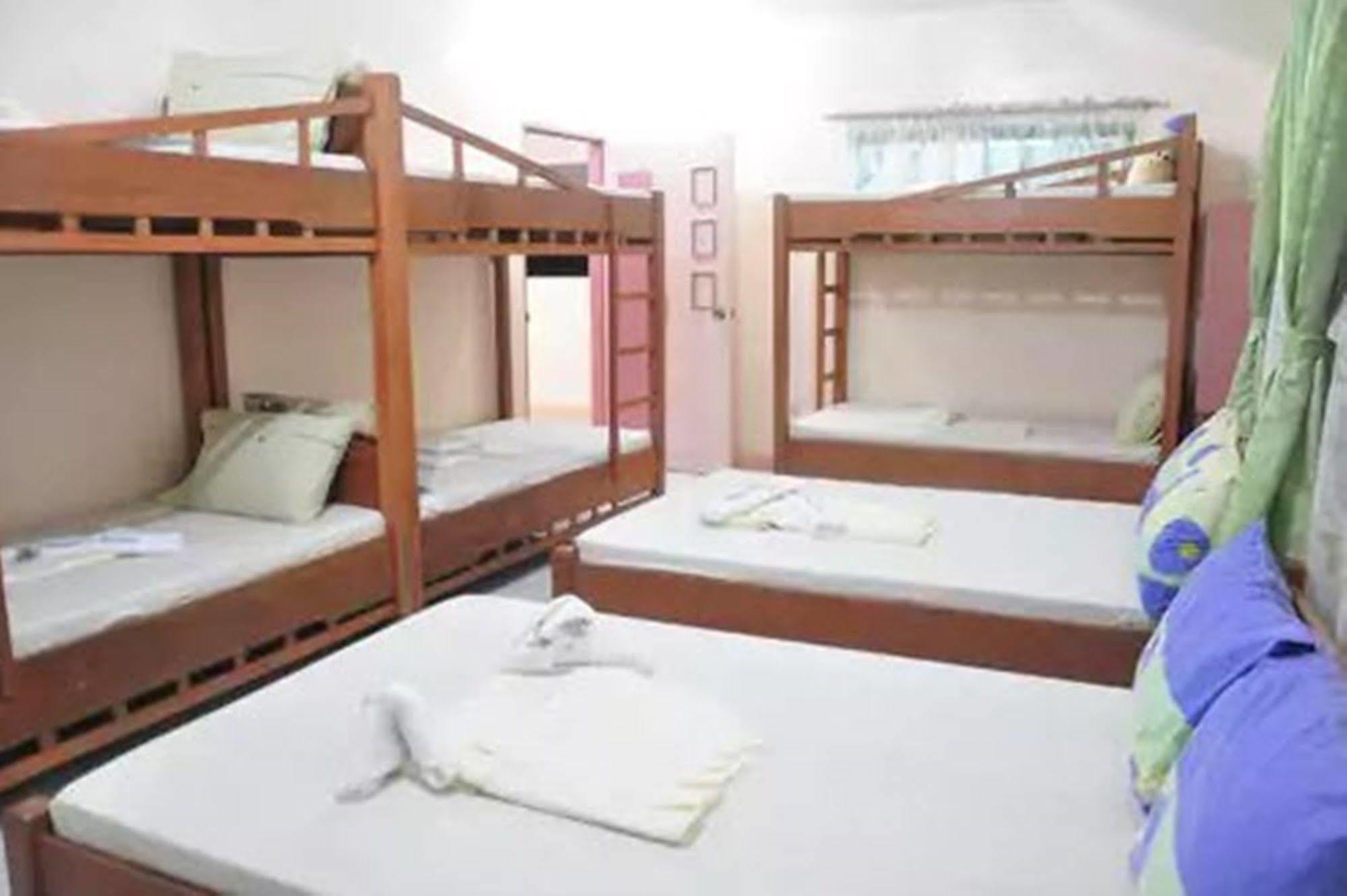 Apartelle De Francesca Puerto Galera Extérieur photo