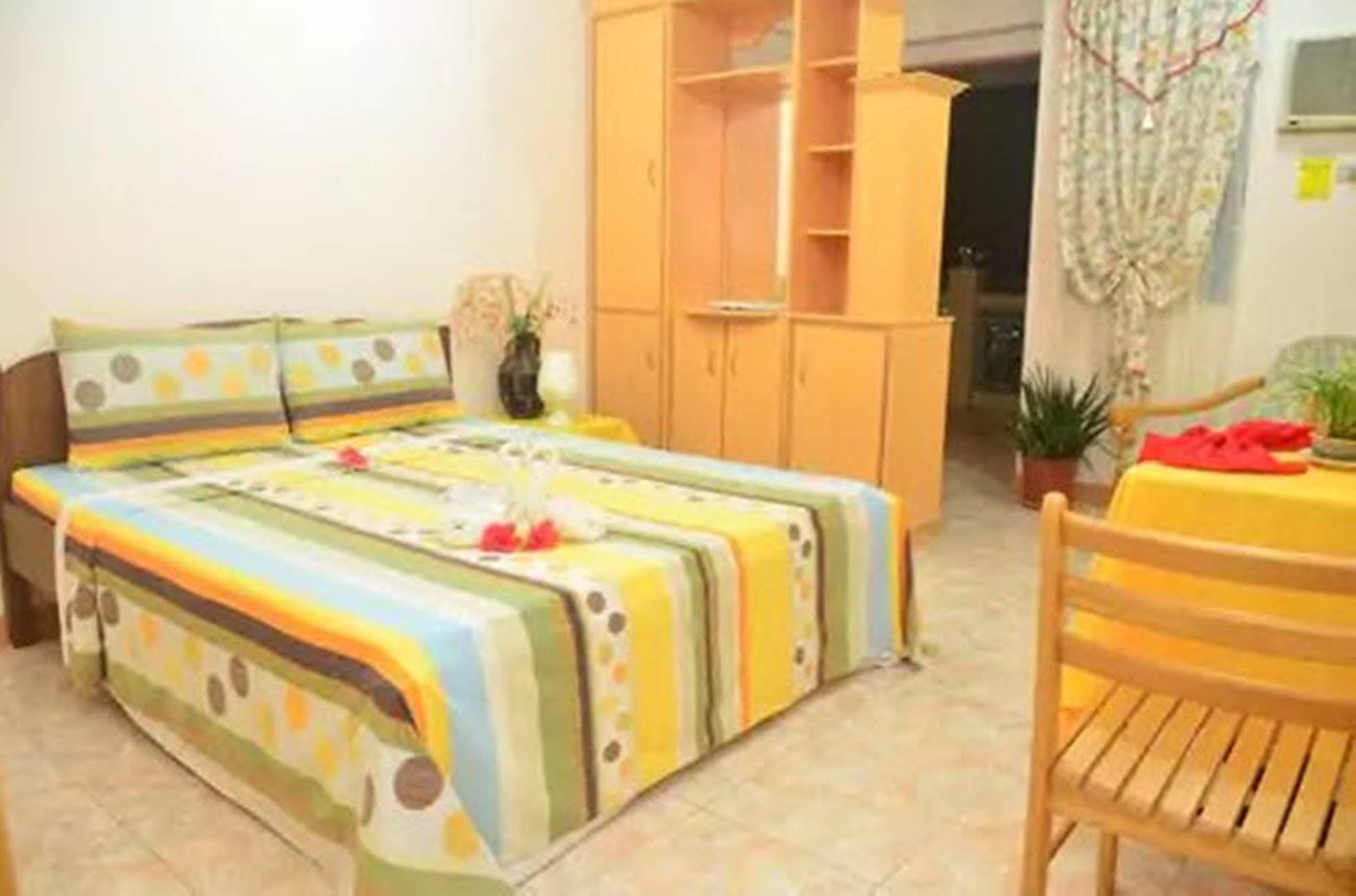Apartelle De Francesca Puerto Galera Extérieur photo
