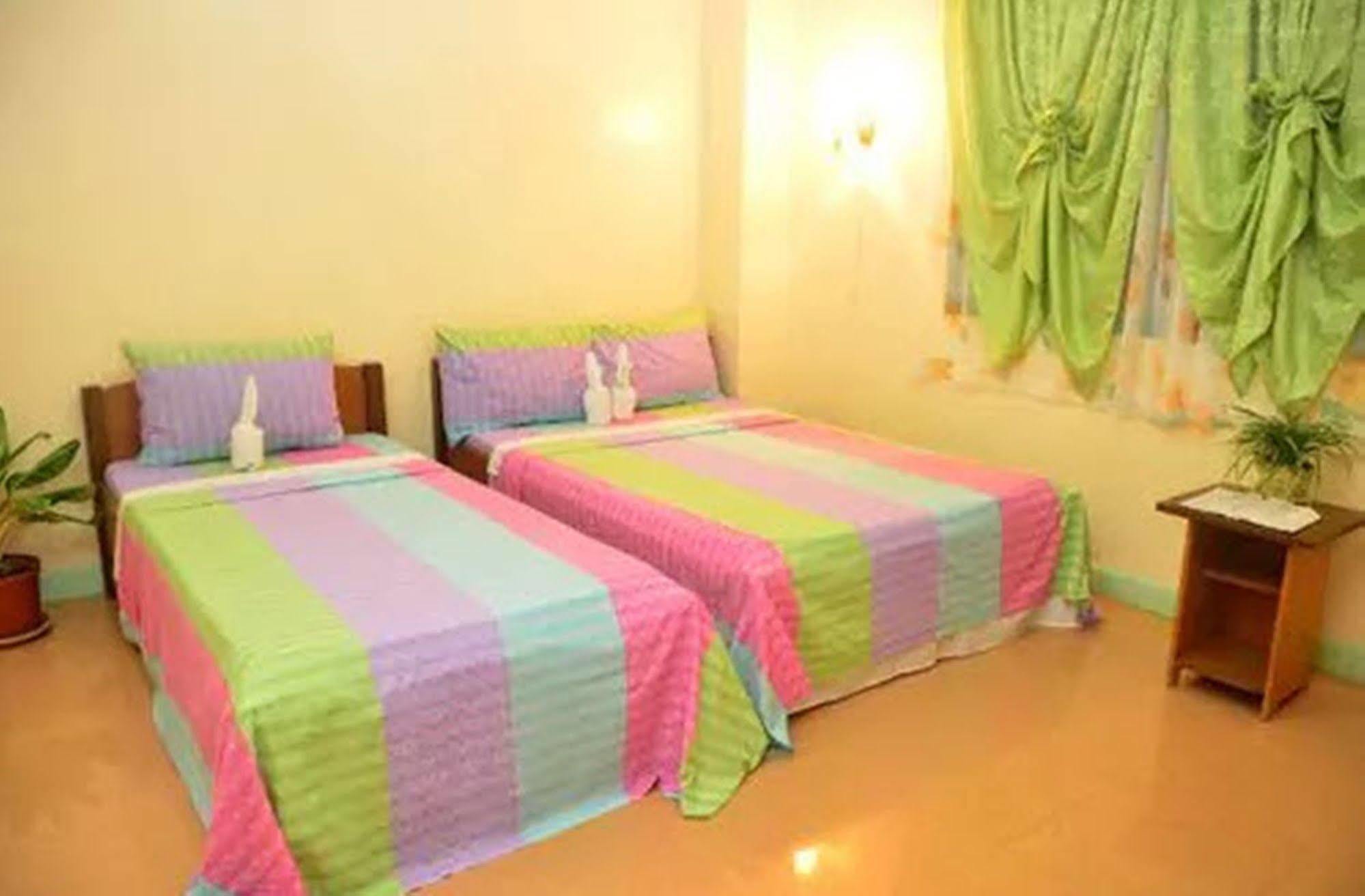 Apartelle De Francesca Puerto Galera Extérieur photo