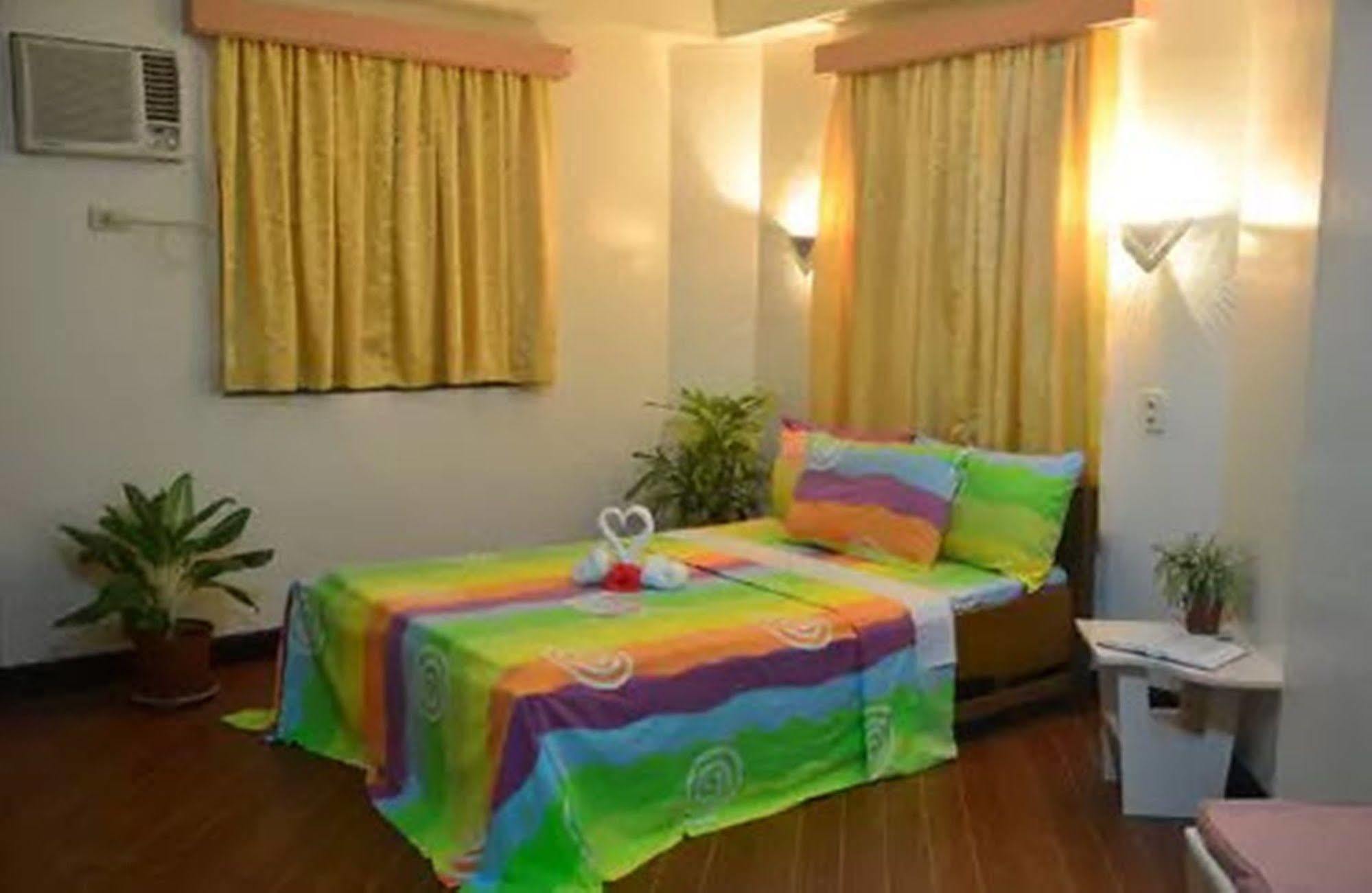 Apartelle De Francesca Puerto Galera Extérieur photo