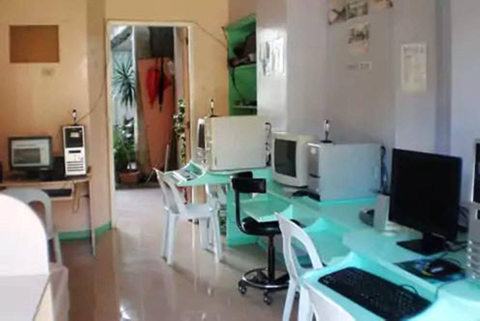 Apartelle De Francesca Puerto Galera Extérieur photo