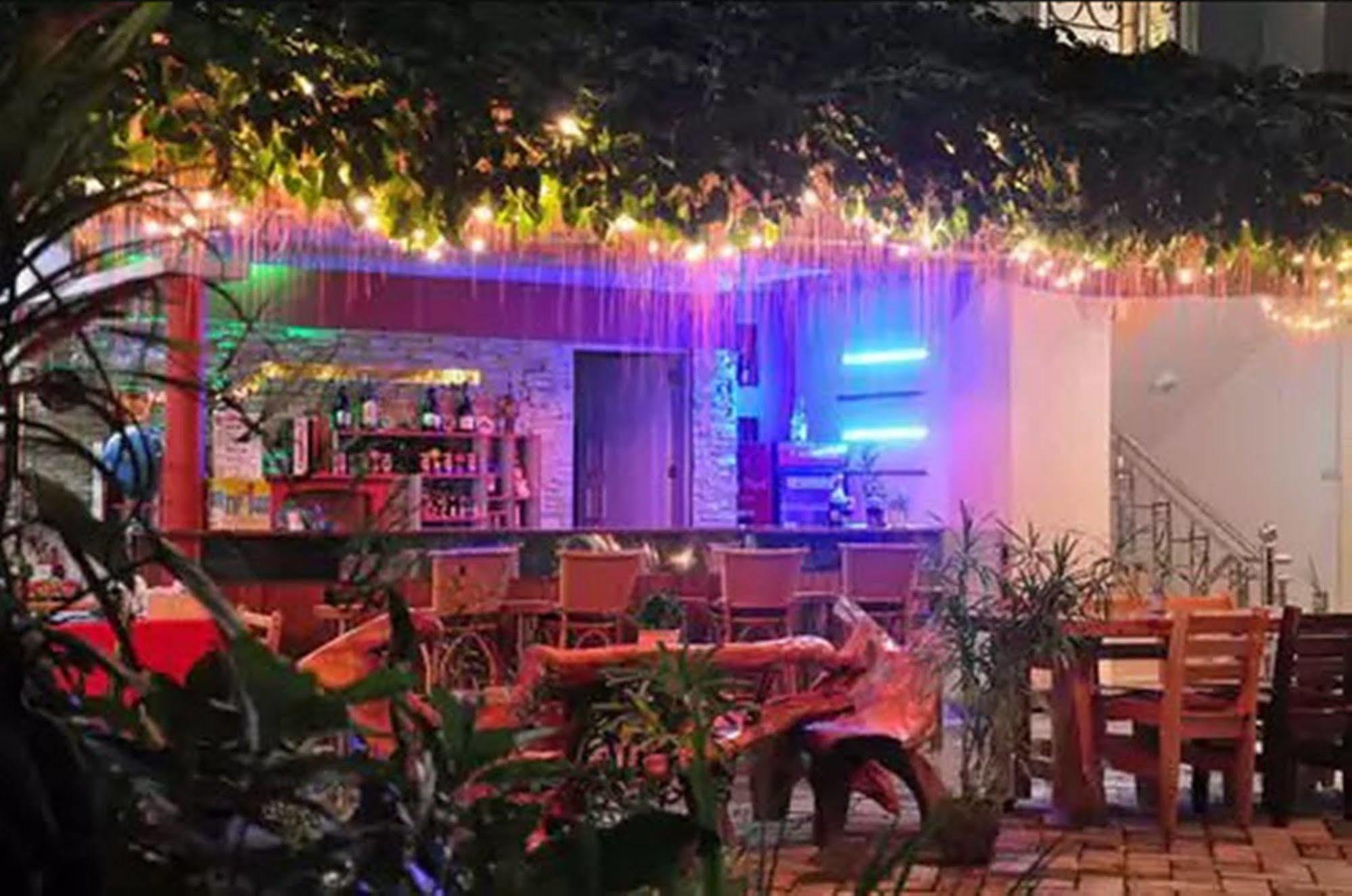 Apartelle De Francesca Puerto Galera Extérieur photo